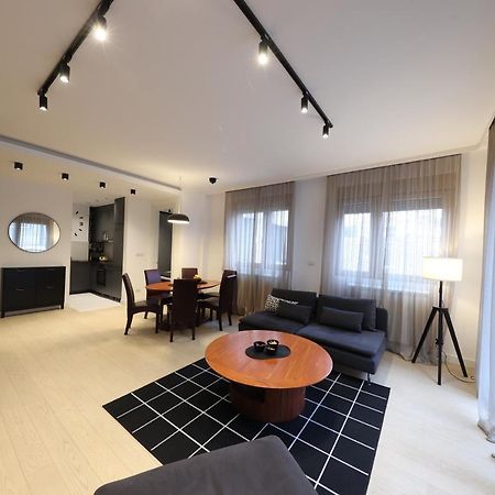 Modern Apartment In The Heart Of Белград Екстериор снимка