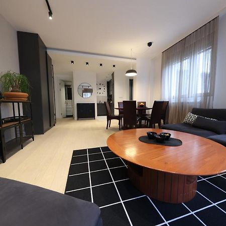Modern Apartment In The Heart Of Белград Екстериор снимка