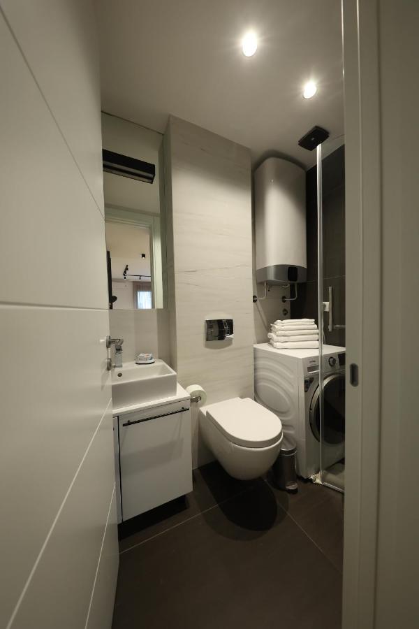 Modern Apartment In The Heart Of Белград Екстериор снимка