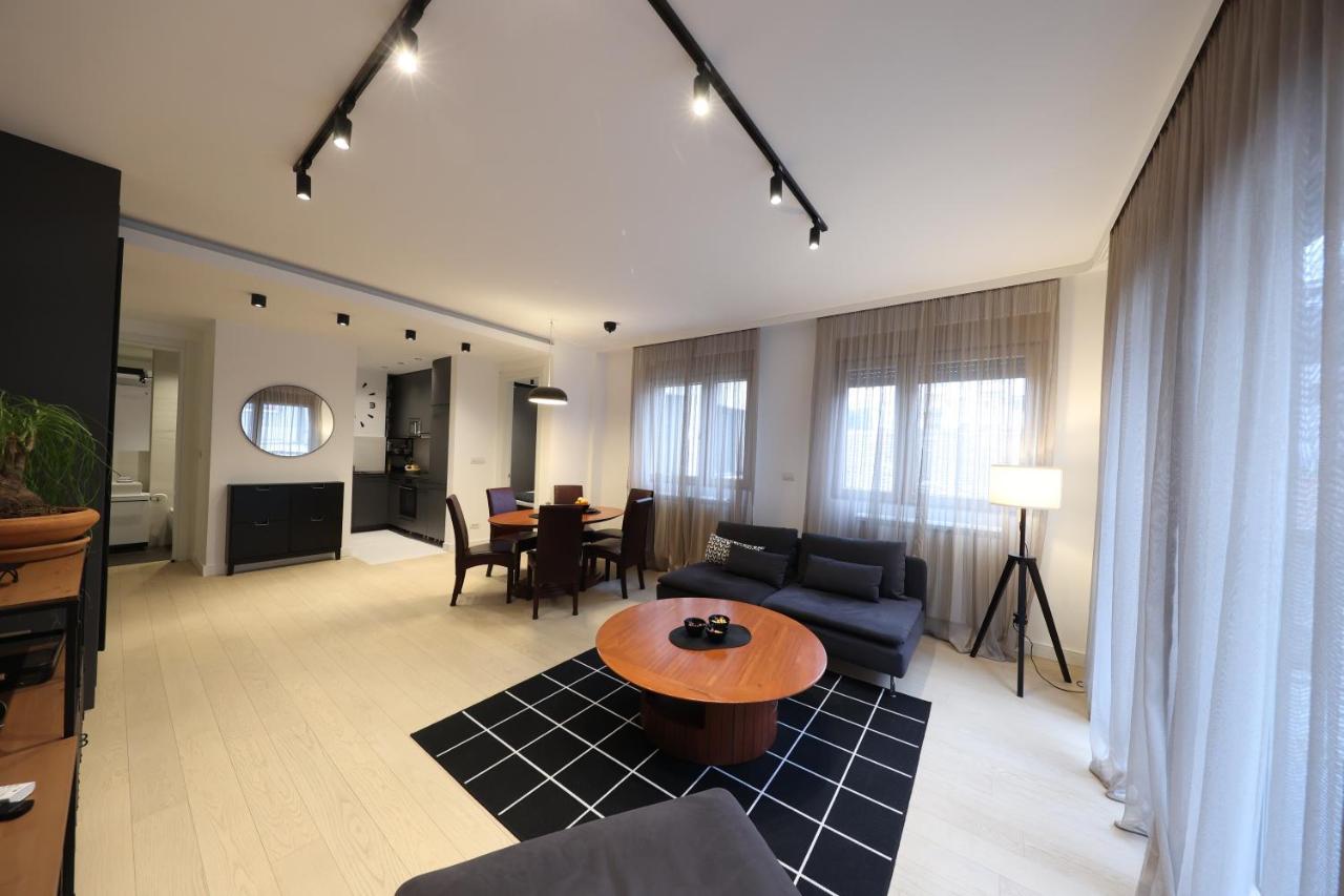 Modern Apartment In The Heart Of Белград Екстериор снимка