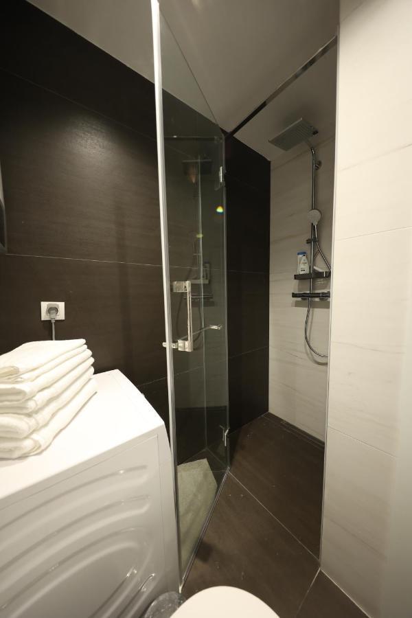 Modern Apartment In The Heart Of Белград Екстериор снимка