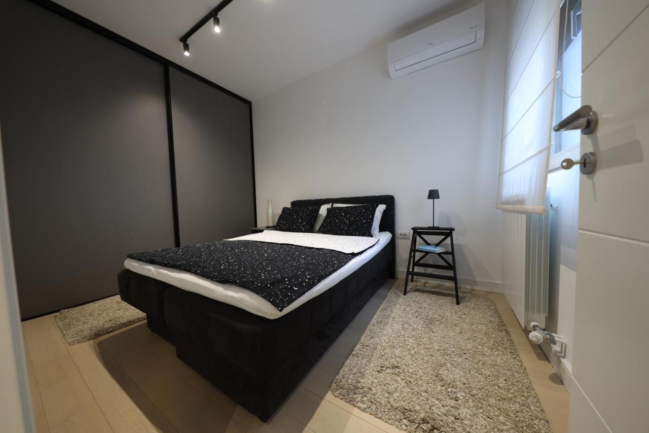 Modern Apartment In The Heart Of Белград Екстериор снимка