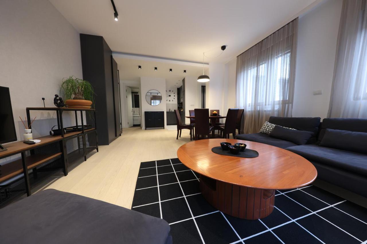 Modern Apartment In The Heart Of Белград Екстериор снимка