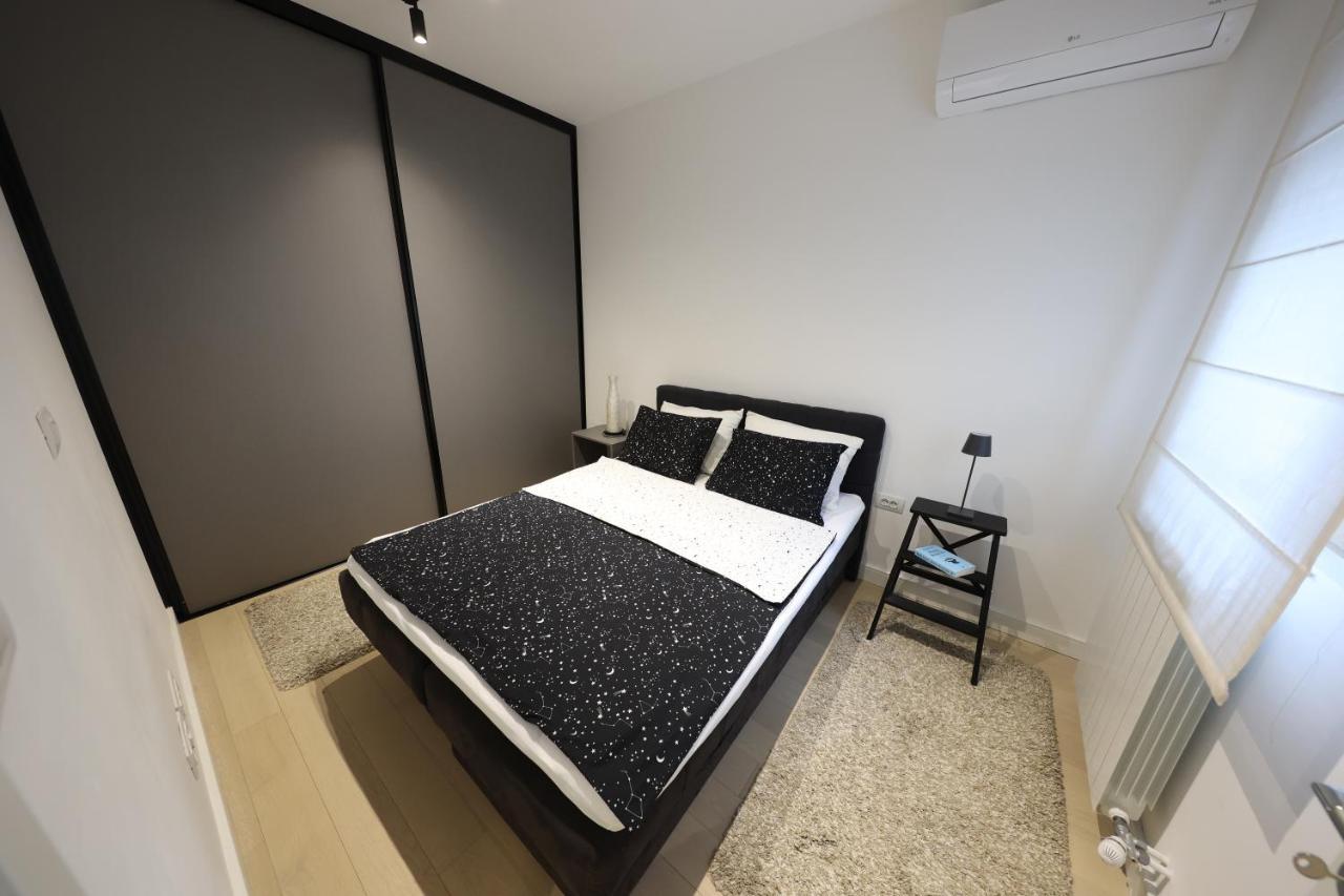 Modern Apartment In The Heart Of Белград Екстериор снимка