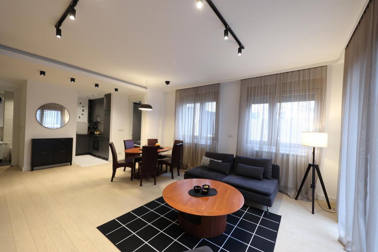 Modern Apartment In The Heart Of Белград Екстериор снимка