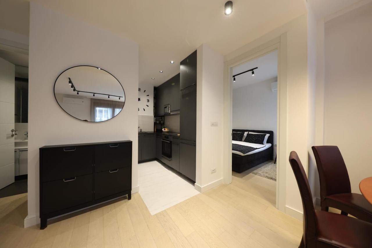 Modern Apartment In The Heart Of Белград Екстериор снимка