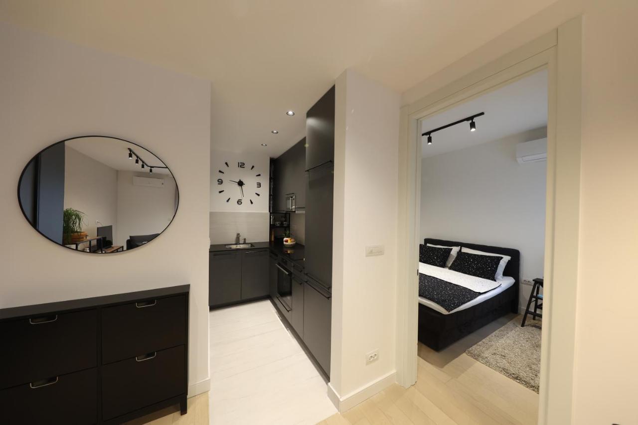 Modern Apartment In The Heart Of Белград Екстериор снимка