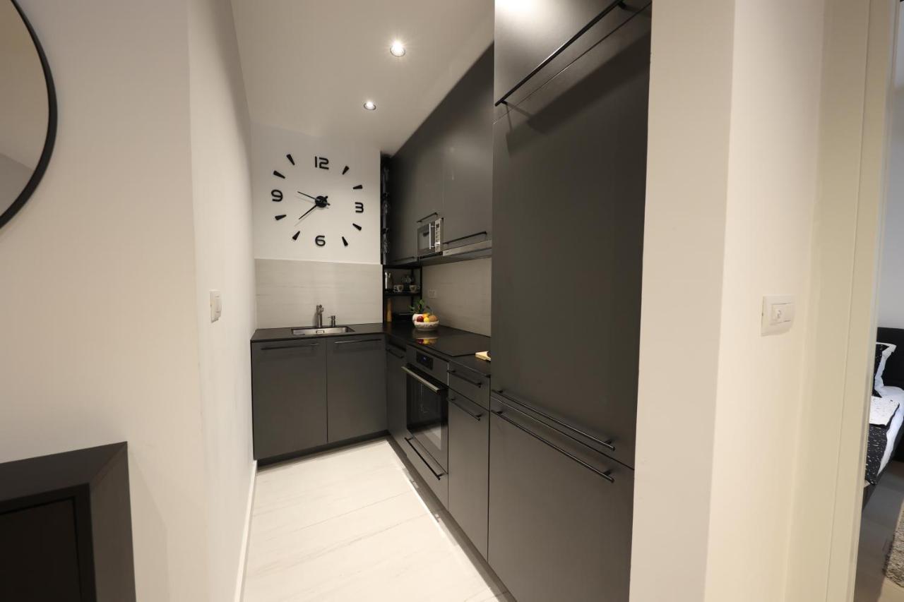 Modern Apartment In The Heart Of Белград Екстериор снимка